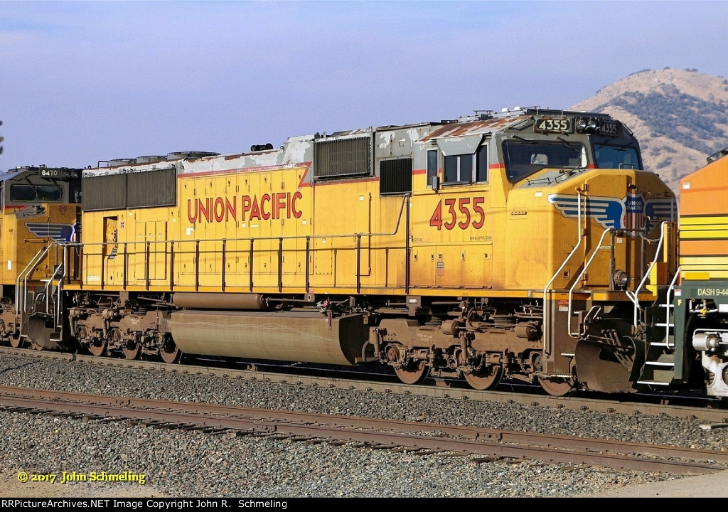 UP 4355 (SD70M) at Walong-Tehachapi Loop CA. 11/14/2017